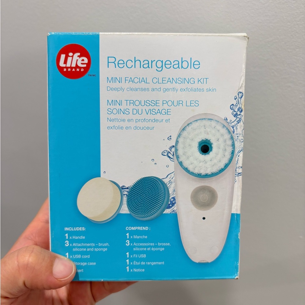 Rechargeable Mini Facial Cleansing Kit - White and Blue
